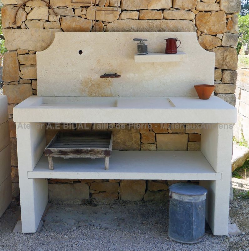 Shallow stone sink to charmingly furnish your kitchen - Atelier Alain BIDAL, Provence.