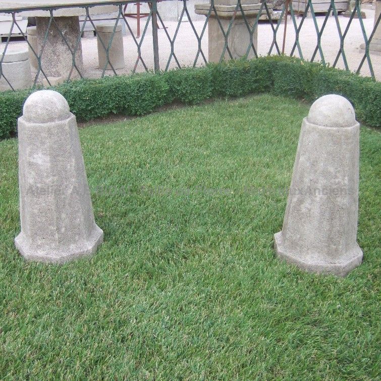 Borne en pierre de Provence - Borne décorative Bidal