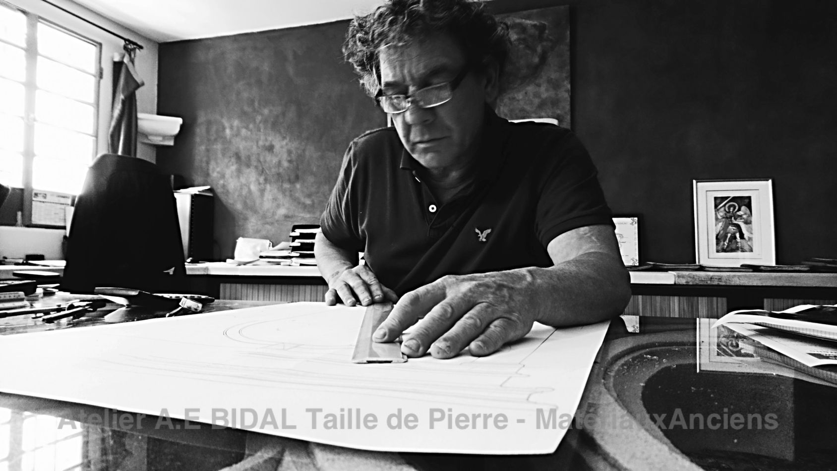 The stonecutter Alain Bidal opens up to the world of social networks.