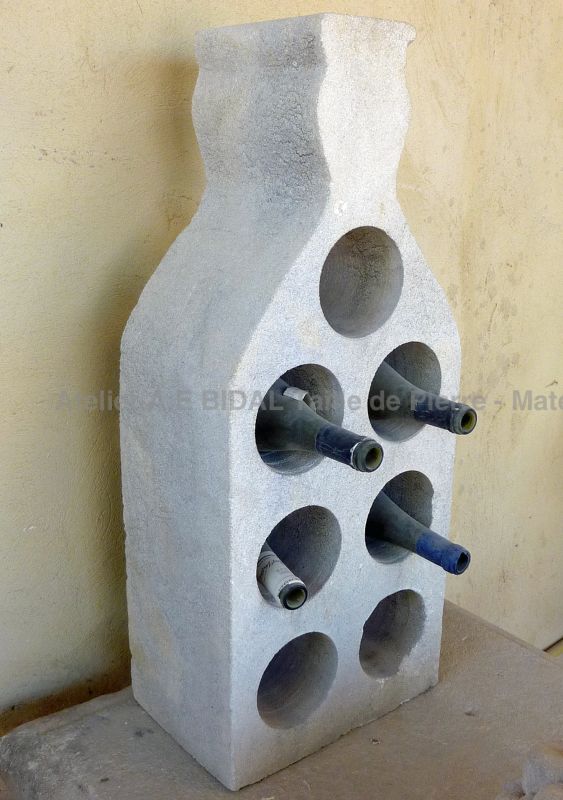 Déco en pierre originale: porte bouteille de l'Atelier Bidal en Provence