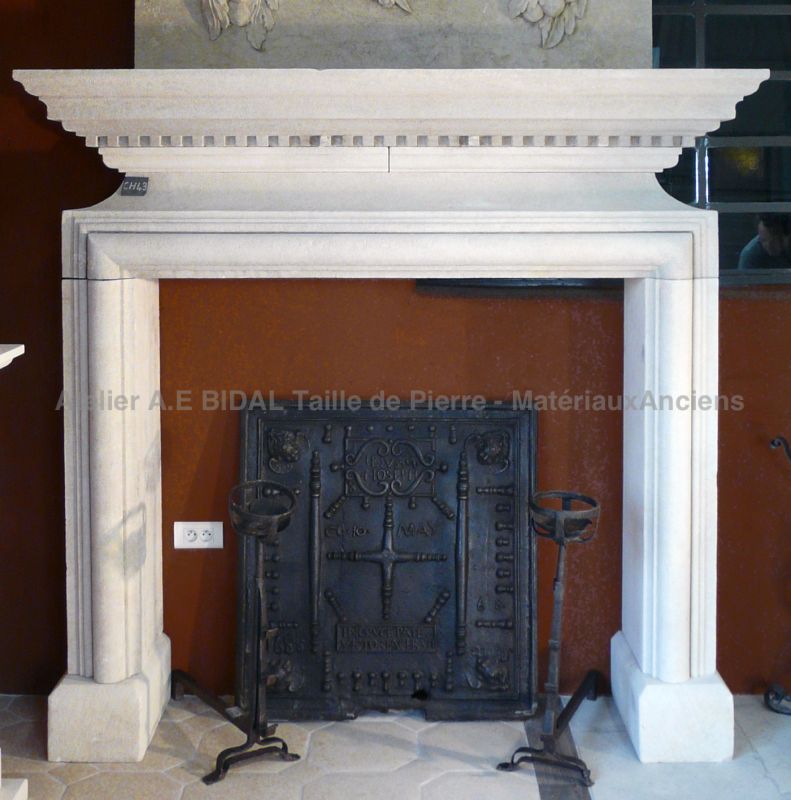 LOUIS XIV MF Chimenea eléctrica de piedra reconstituida de estilo Luis XIV  de pared sin conducto de humo By BRITISH FIRES