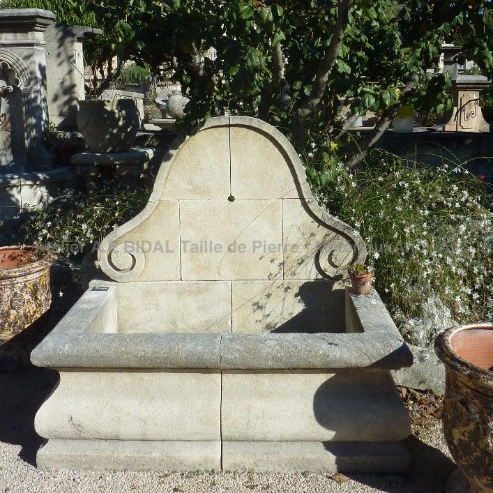 Garden fountain of Provence in Estaillades stone - Atelier Alain BIDAL (Provence)