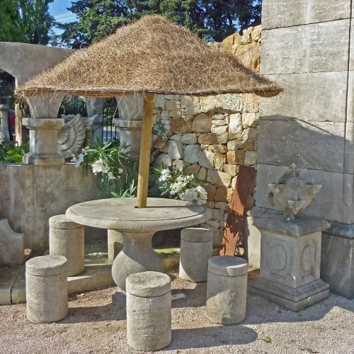Table en pierre pour salon d'extérieur, par exemple - Atelier Alain BIDAL (Provence)