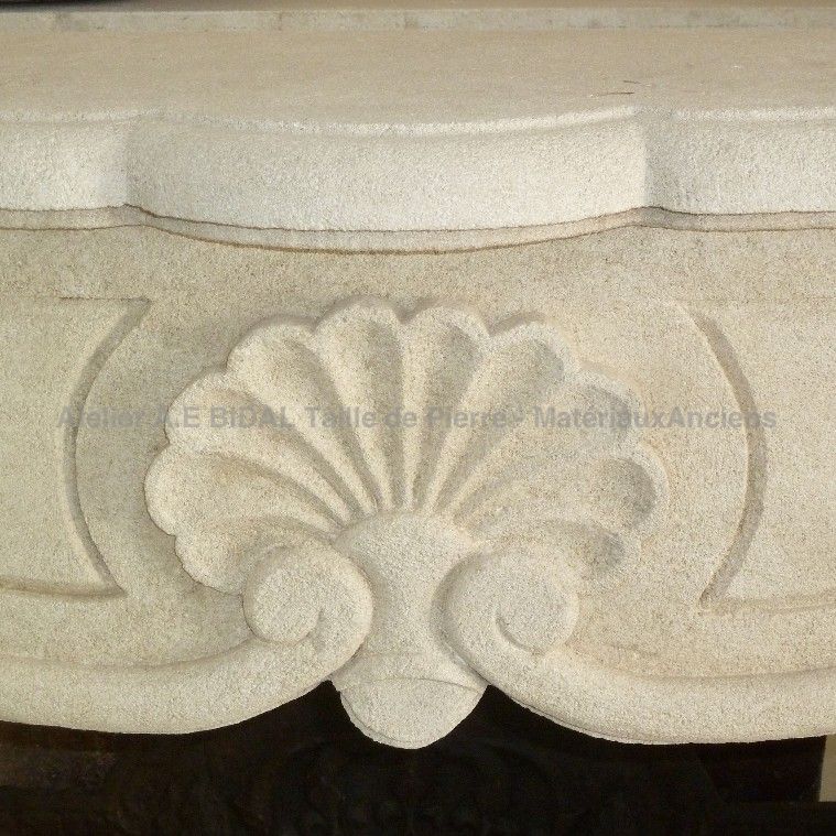 Cheminée en pierre de style Régence, confection de l'Atelier Alain BIDAL (Provence)