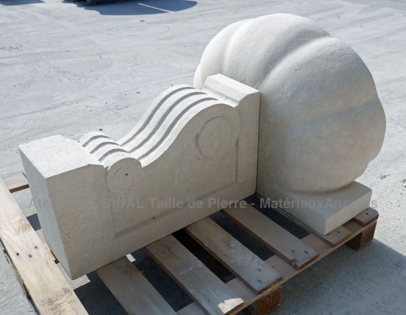Lovely stand-alone sink in carved white limestone by stonemason Alain BIDAL (Provence)