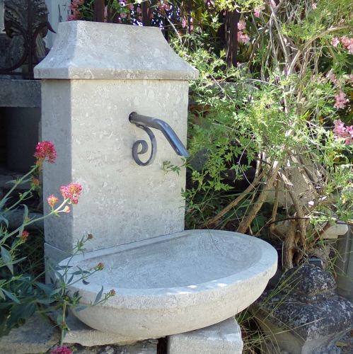 Charmante petite fontaine de Provence en pierre - Atelier Alain BIDAL (Provence)