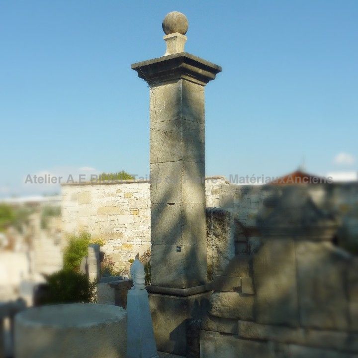 Piliers en pierre pour aménagement extérieur - création Alain Bidal