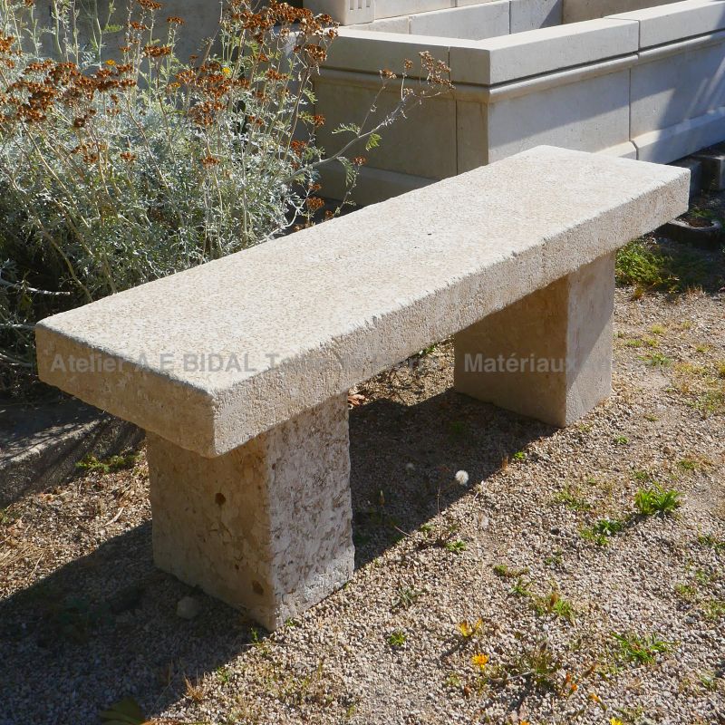 Banc rustique en pierre : long banc de jardin en vente chez Atelier Alain BIDAL (Provence)