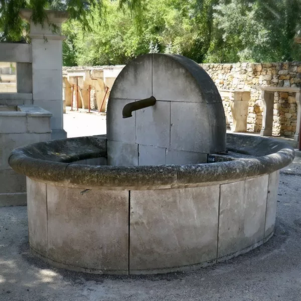 Garden fountain carved in natural stone - Atelier Alain BIDAL (Provence)