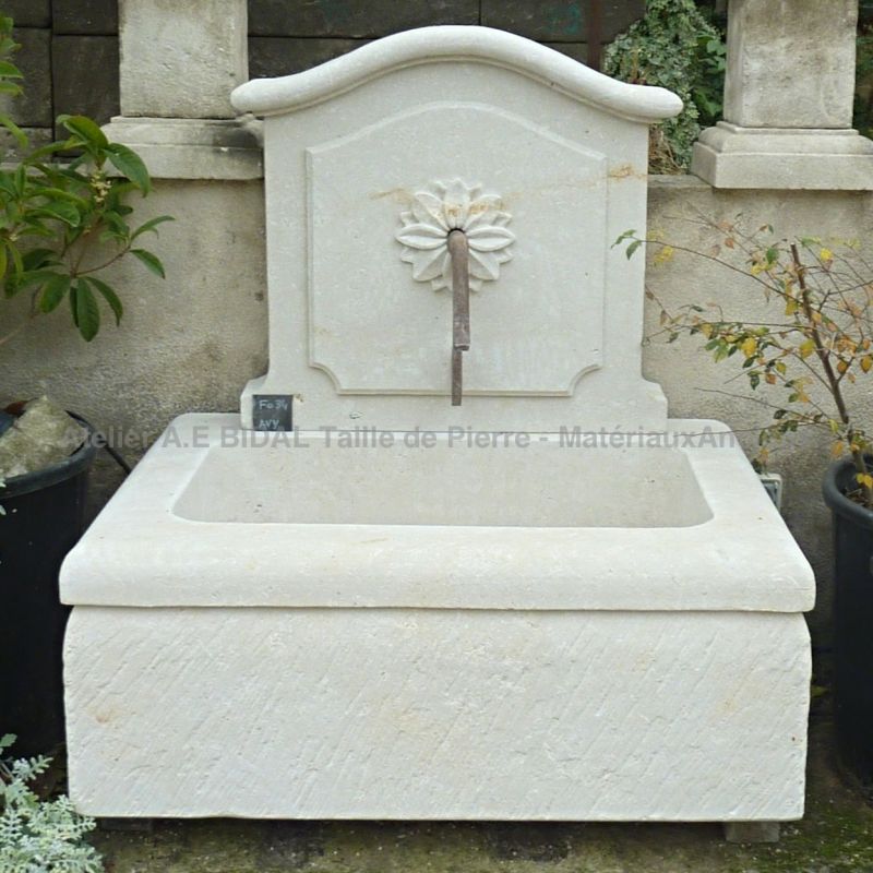 Fountain in Avy stone | Beautiful garden fountain carved in a natural limestone.