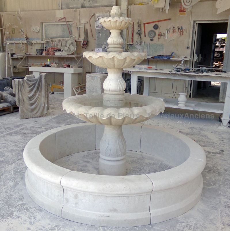 3-tier central fountain in carved limestone  - Atelier Alain BIDAL, Provence