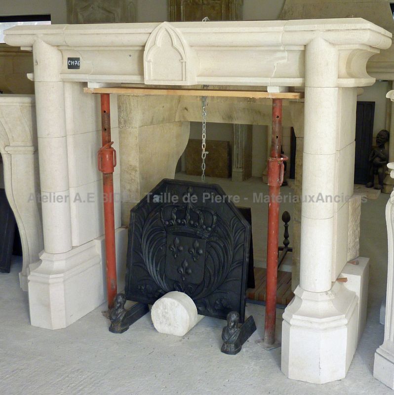 Exceptional Neogothic style mantel in stone- - Atelier Alain BIDAL (Provence)