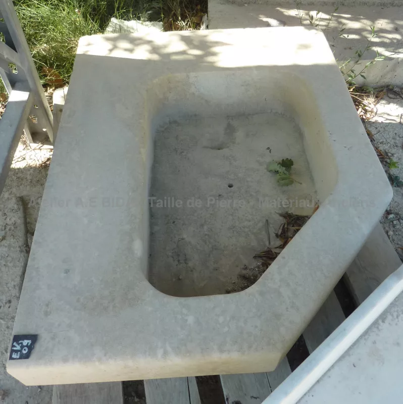 Quality kitchen or bathroom furniture : a stone sink crafted in Provence by Alain Bidal