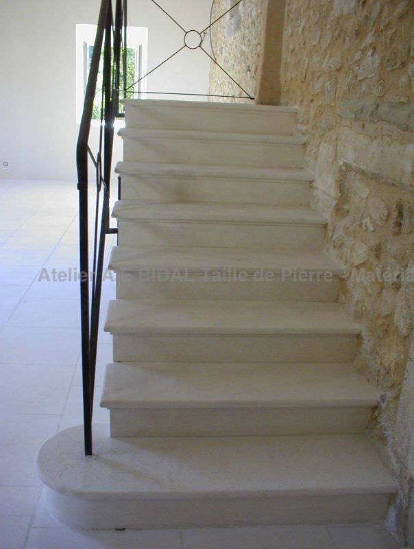 stair in natural stone - thought and made in the Vaucluse in Provence