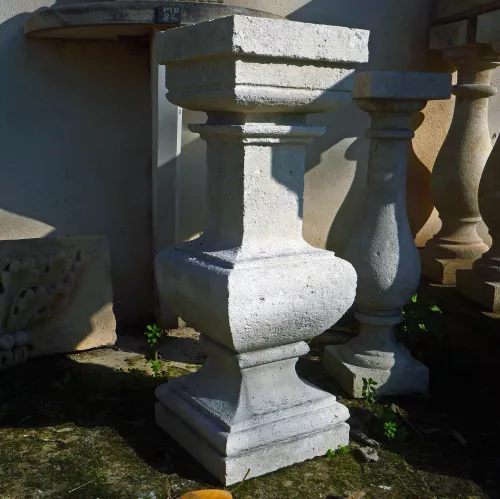 Balustre en pierre naturelle française pour terrasse, balcon ou jardin : Atelier Alain BIDAL (Provence)