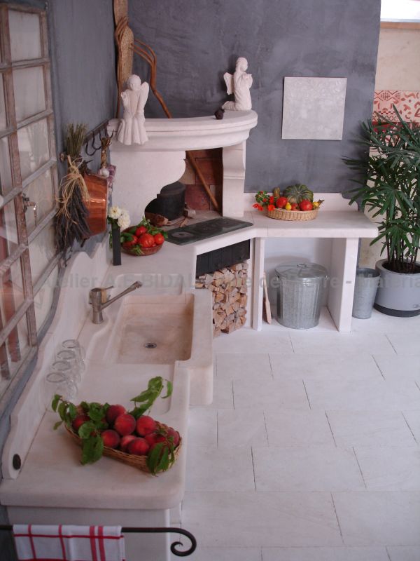 Mobilier de maison de fabrication artisanale par les ateliers de taille de pierre Bidal en Provence