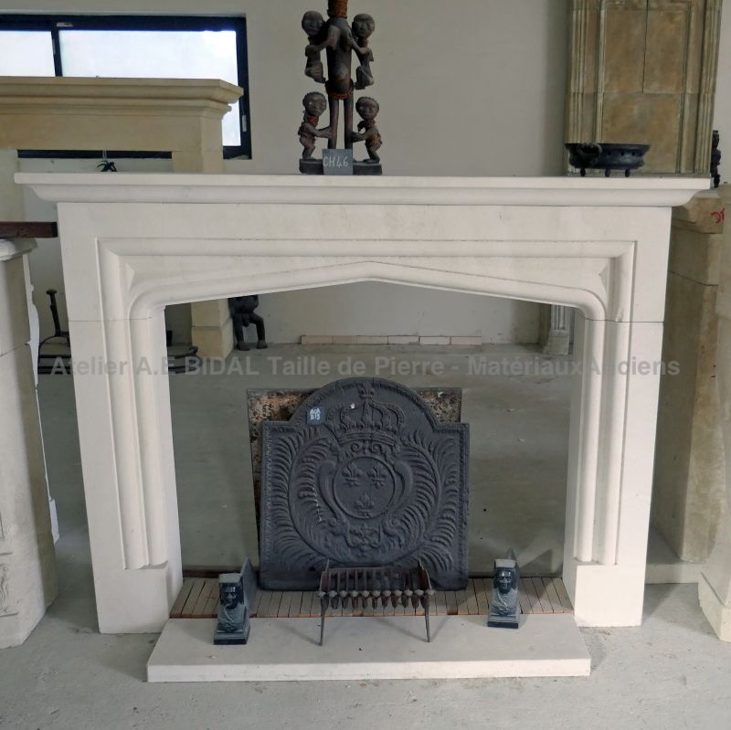 Cheminée 19ème en pierre - une cheminée décorative de bon goût - Atelier Alain BIDAL (Provence)