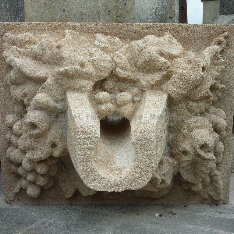 Exceptional water spout for fountain in carved limestone - Atelier Alain BIDAL (Provence)