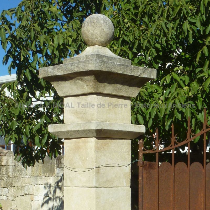 Beautiful stone decoration | 2 stone pillars carved by the workshop Alain Bidal.