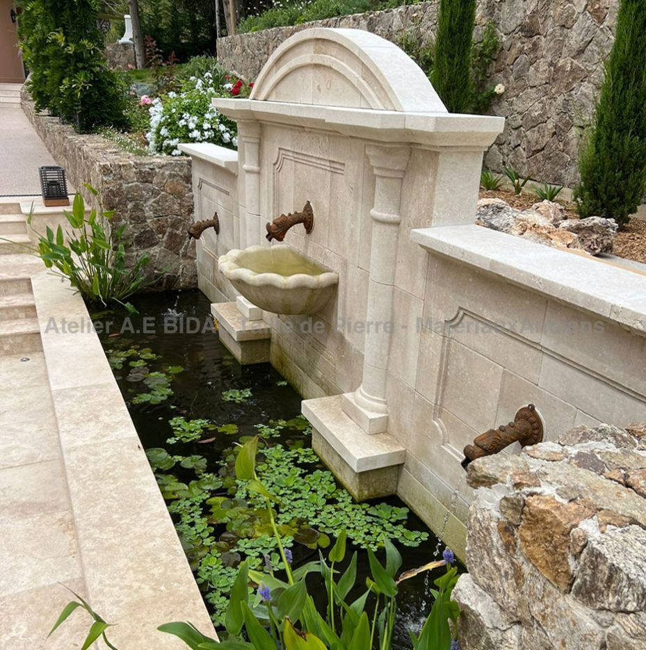 Confection artisanale et sur mesure de bassins et de frontons en pierre de taille : Atelier Alain BIDAL