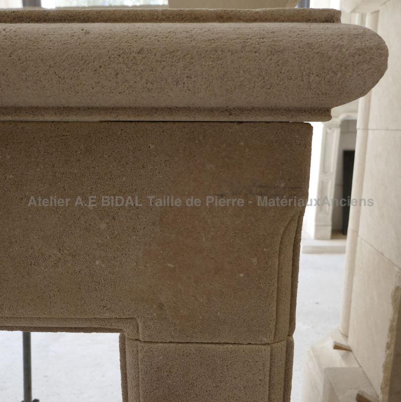 Charmante petite cheminée de Provence en pierre - Atelier Alain BIDAL (Provence)