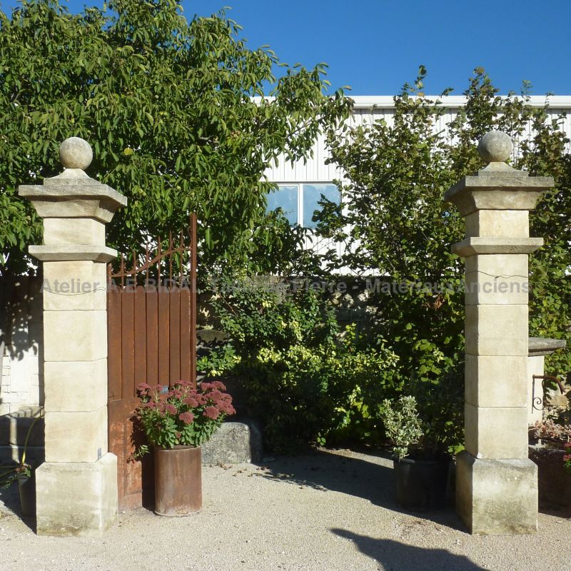 Stone pillars for main entrance | Stone carving signed by Alain Bidal in Provence.