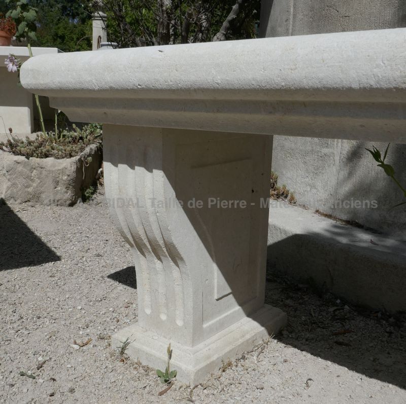 Sustainable and sturdy bench in carved limestone - Atelier Alain BIDAL, Provence