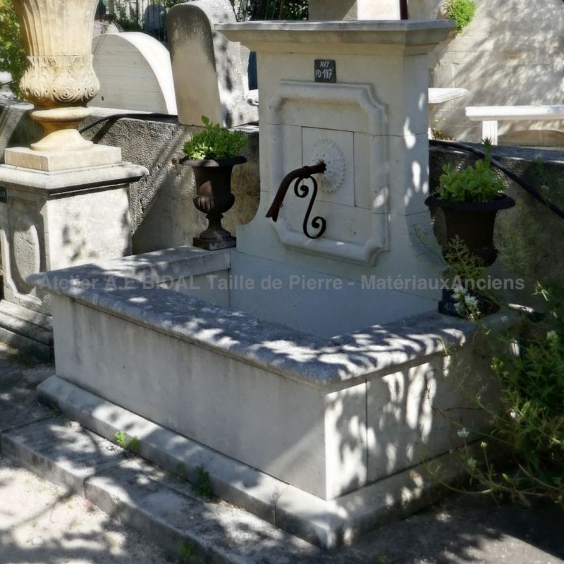 Provence wall fountain in stone - Handmade stone fountain carved in the natural stone of Avy.
