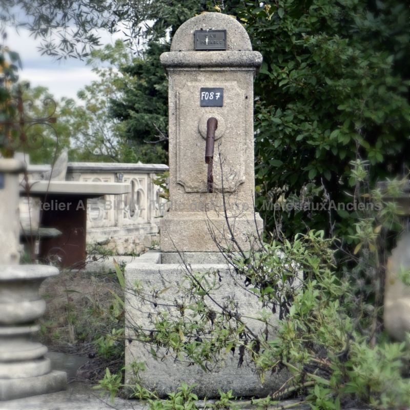 Small-size fountain in stone for landscaping - Atelier Alain BIDAL (Provence)