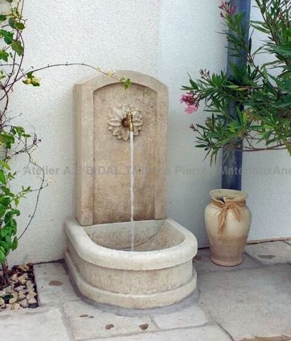 Small size garden fountain in natural limestone by the master stone cutter in Provence Alain BIDAL