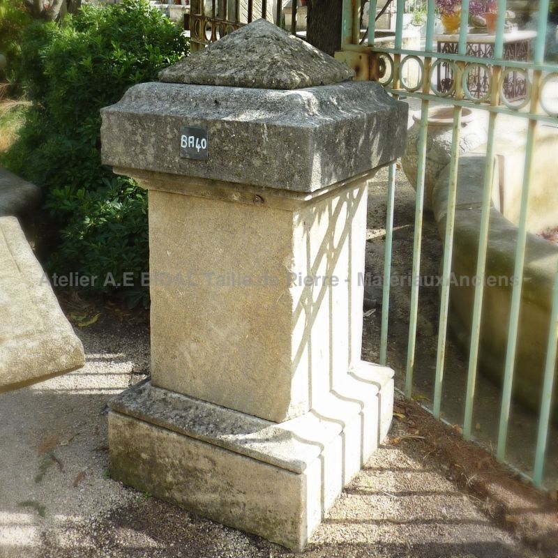 Small born in Estaillades natural stone, element of decoration for the worjshop AE Bidal#