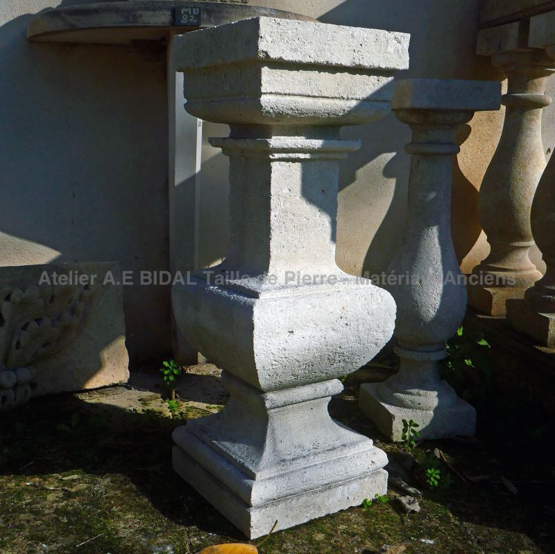 French natural stone baluster for terrace, balcony or garden : Atelier Alain BIDAL (Provence)