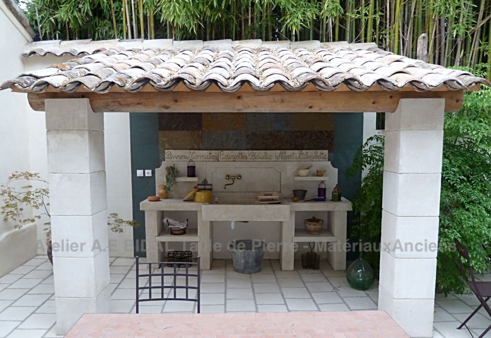 Éviers en pierre de taille, vasques en pierre de taille, cuisines en pierre de taille.