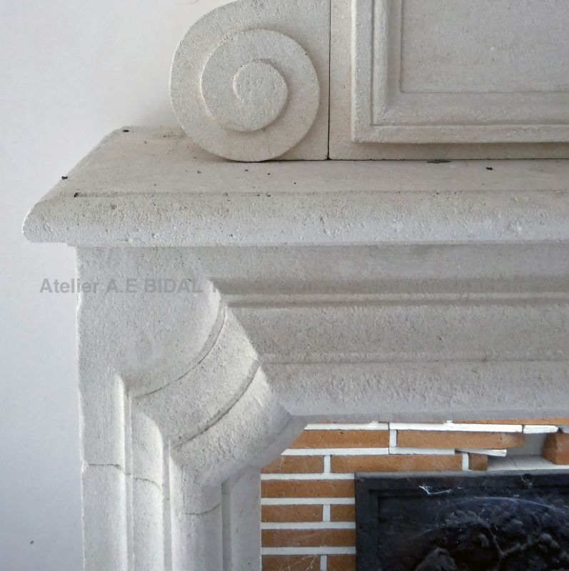 Hand sculpted details on our beautiful Louis XIII stone fireplace - Atelier Alain BIDAL (Provence)