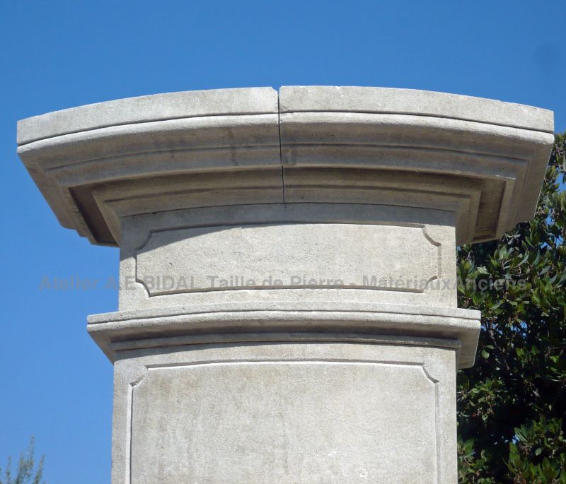 Pillars in carved stone for landscaping