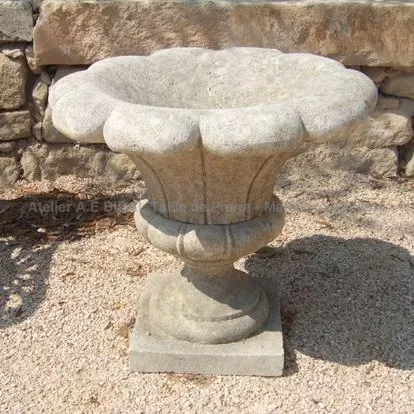 Vase en pierre naturelle sculpté en forme de fleur