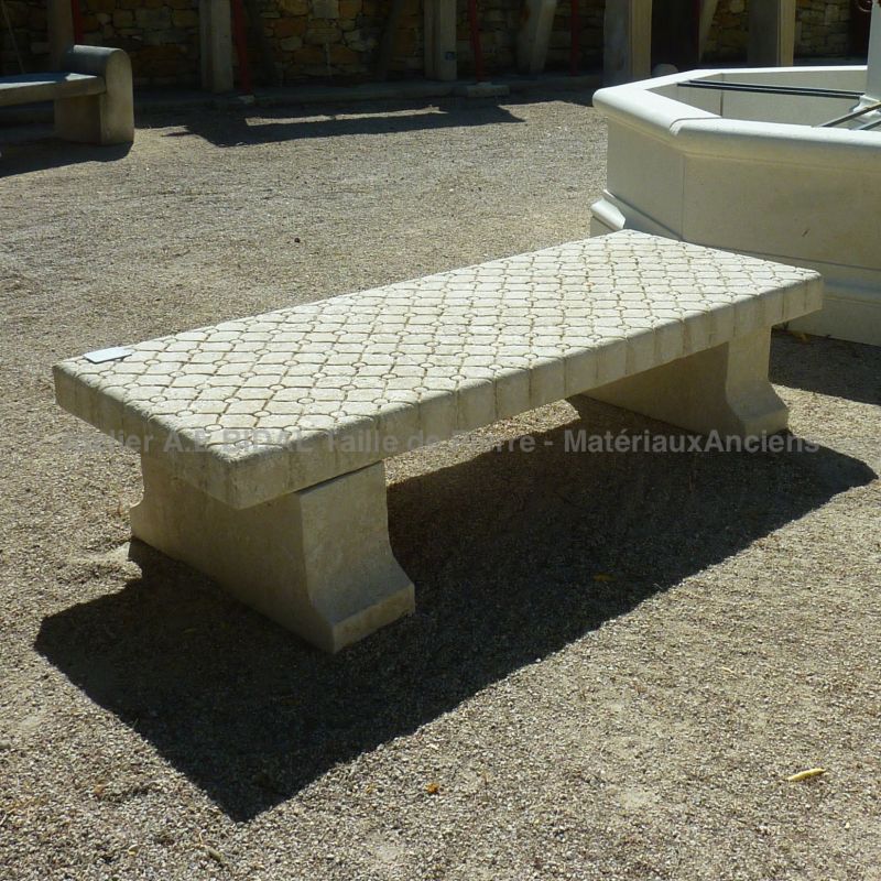 Banc en pierre - Mobilier du jardin en pierre de taille en vente en Provence chez Alain BIDAL