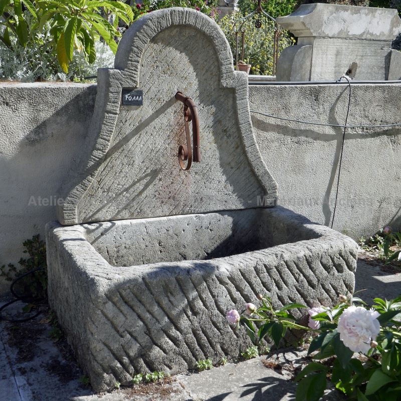 Small fountain of Provence carved in stone - Atelier Alain BIDAL, stonemason in Provence