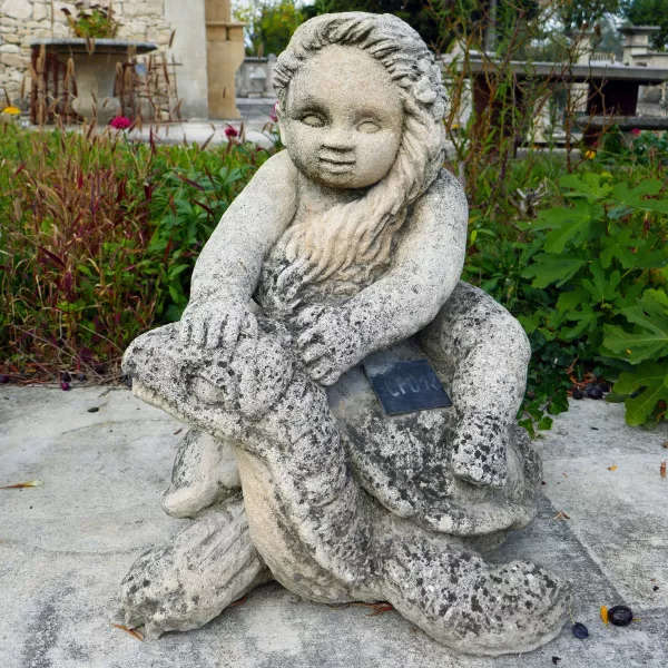 Sculpture en pierre taillée par l'Atelier Alain BIDAL de l'Isle sur la Sorgue