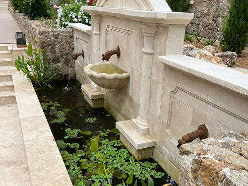 Confection artisanale et sur mesure de bassins et de frontons en pierre de taille : Atelier Alain BIDAL