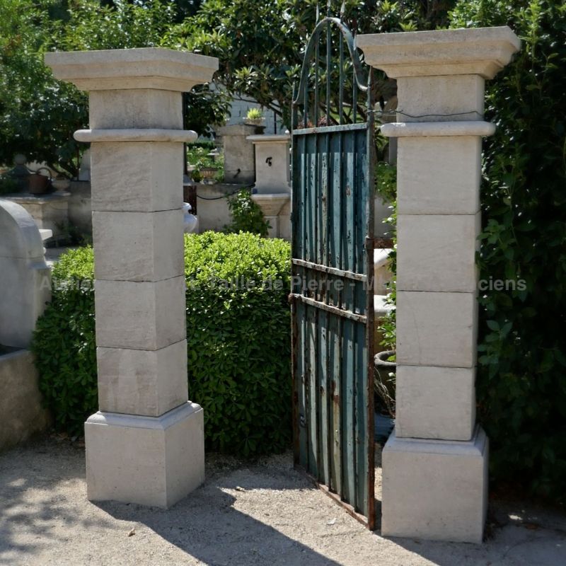 Entrance pillar in natural stone - Alain Bidal stone cutting in n Provence.
