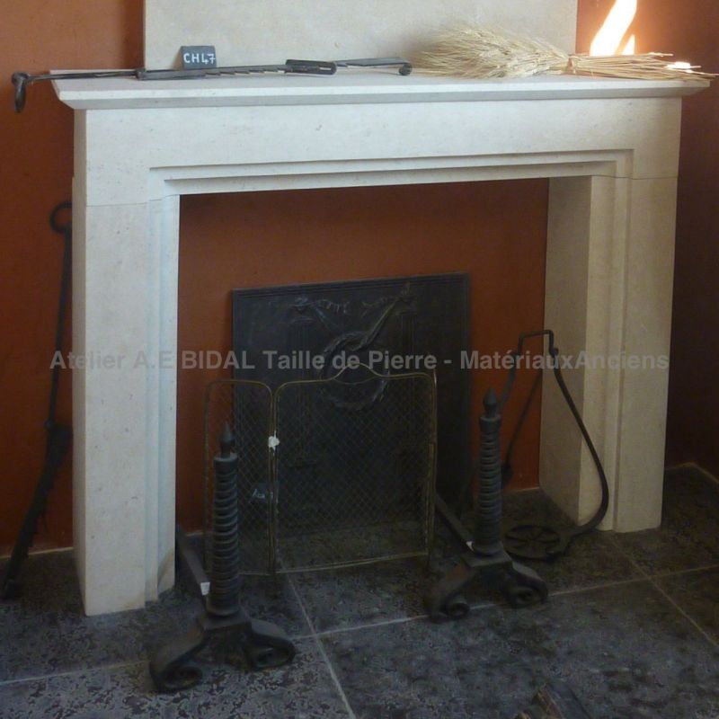 Cheminée de style Napoléon III en pierre de Bourgogne - Atelier Alain BIDAL (Provence)