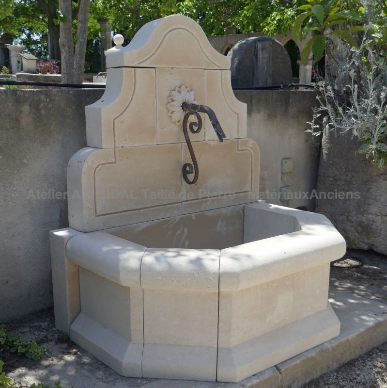 Small-size Provencal fountain in natural stone - Garden fountain by Atelier Alain BIDAL, Provence.