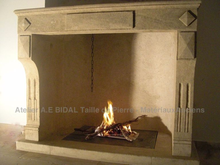 Cheminée Louis XVI géométrique (re-edition) - Atelier Alain BIDAL (Provence)