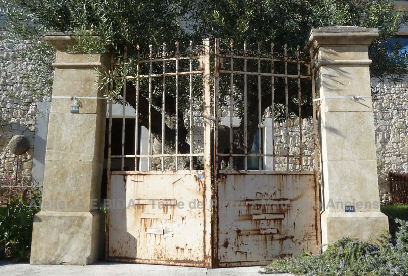 Estaillades's Limestone pillars : Choice of a noble material by the workshop Bidal