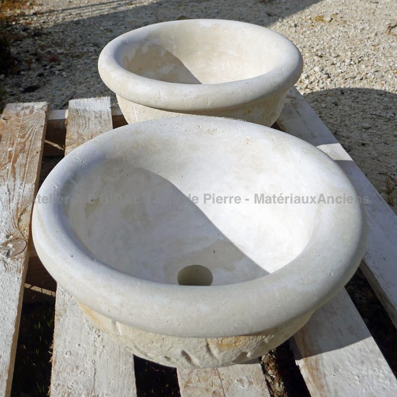 Stone sink for bathroom : a wash-basin in carved Avy stone by Atelier Alain Bidal, Provence