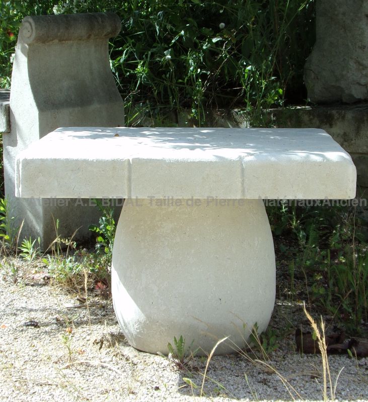 Mobilier d'intérieur ou d'extérieur artisanal : table basse en pierre - Atelier Alain BIDAL (Provence)