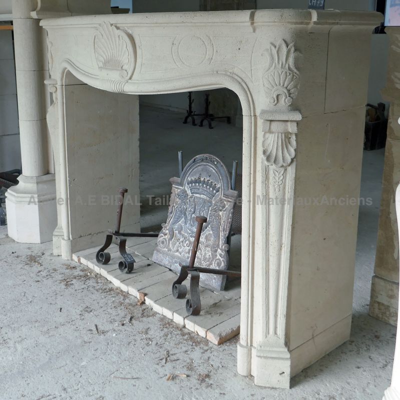 Cheminée de style Régence en pierre de taille : fabrication artisanale soignée Atelier Alain BIDAL (Provence)