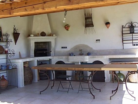 The natural stone is very simple to clean !