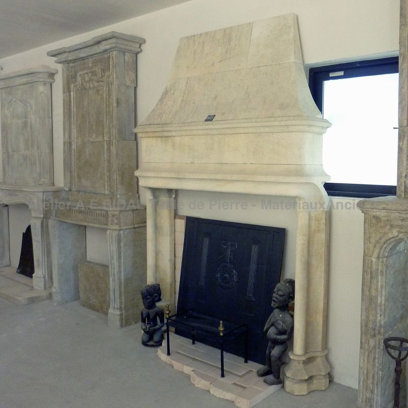 Cheminée gothique, une belle cheminée ancienne et design en même temps - Atelier Alain BIDAL (Provence)